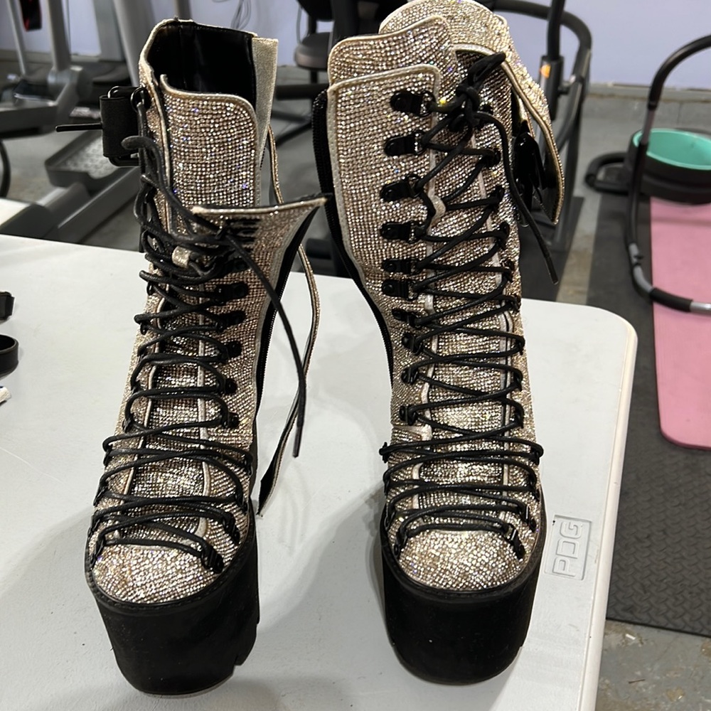 Club EXX platform boots size 9m, like new condition